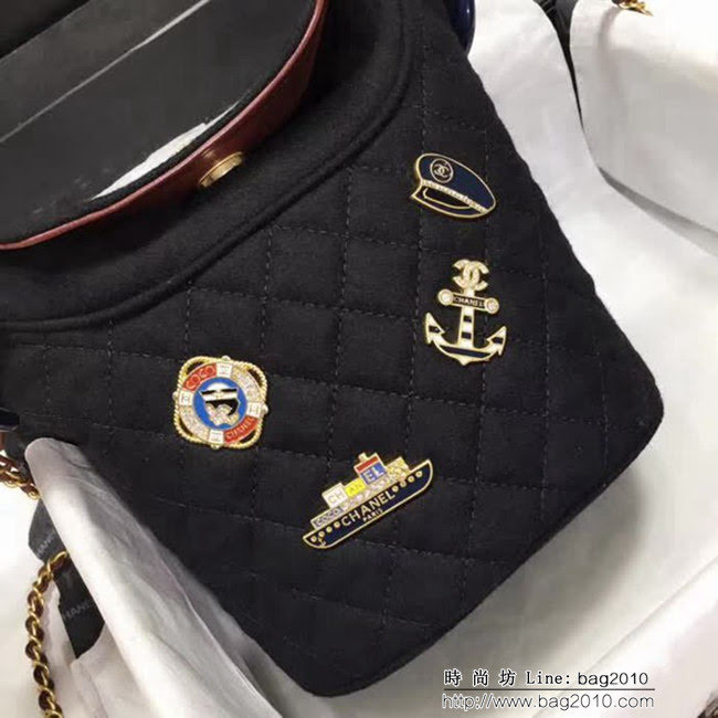 香奈兒CHANEL 57861 2018款徽章水桶包 時尚簡約風格 DSC1266
